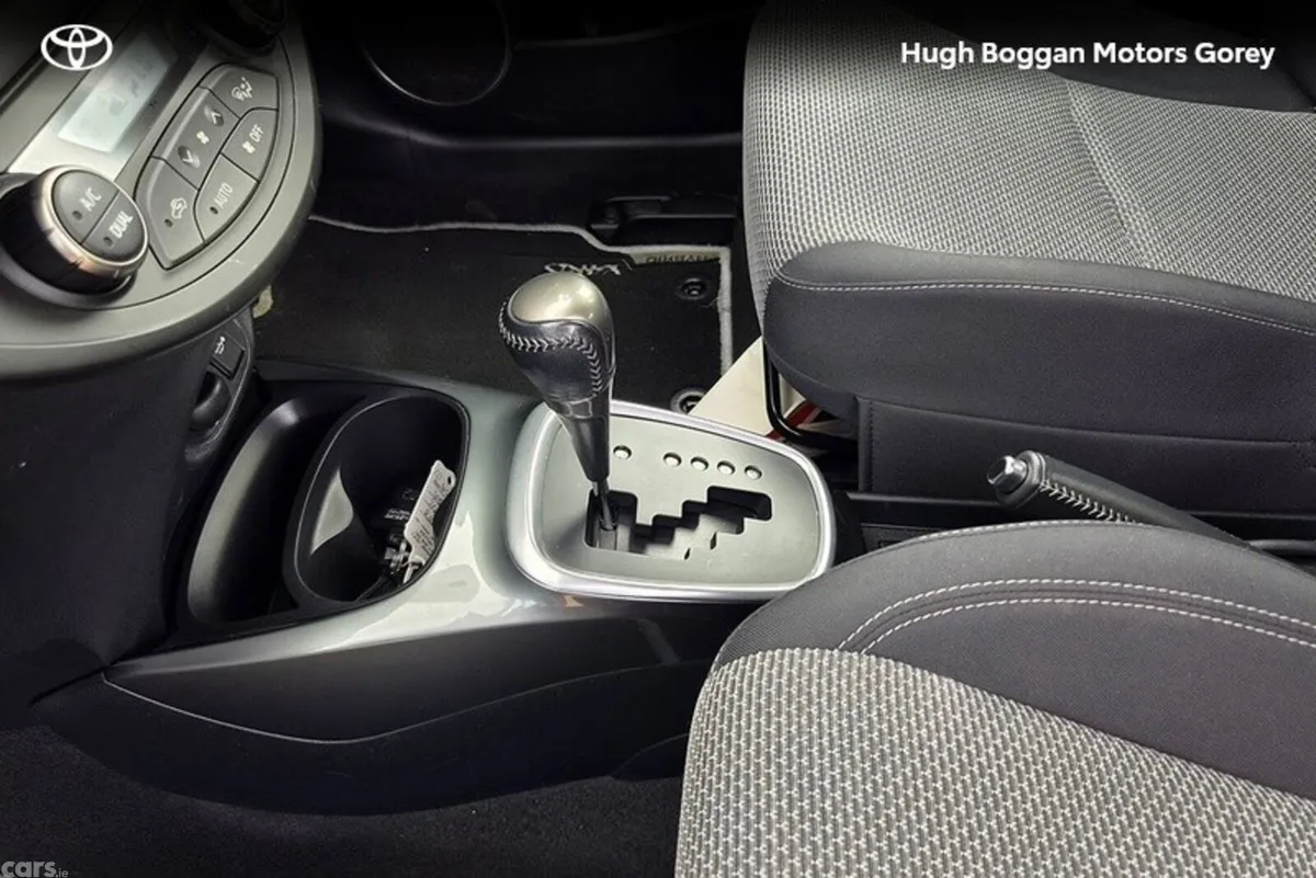 Toyota Yaris Hatchback, Petrol Hybrid, 2016, Red