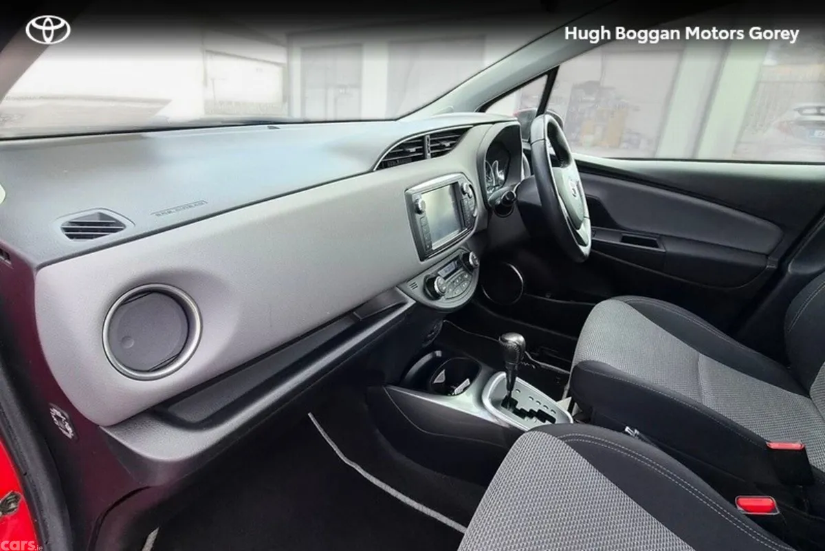 Toyota Yaris Hatchback, Petrol Hybrid, 2016, Red
