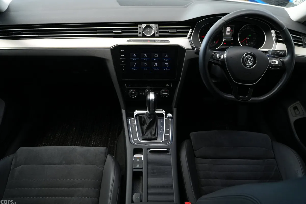 Volkswagen Passat Saloon, Diesel, 2020, White
