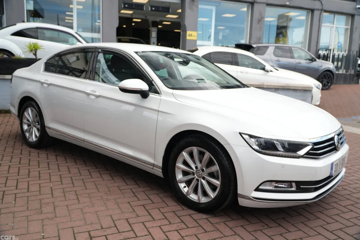 Volkswagen Passat Saloon, Diesel, 2020, White