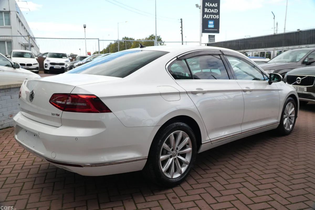 Volkswagen Passat Saloon, Diesel, 2020, White