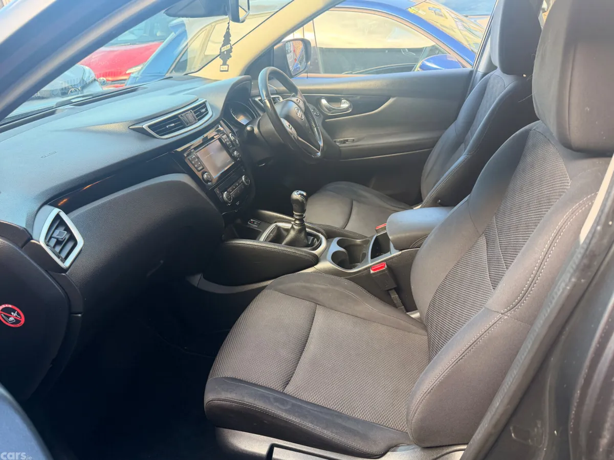 Nissan Qashqai SUV, Diesel, 2017, Grey