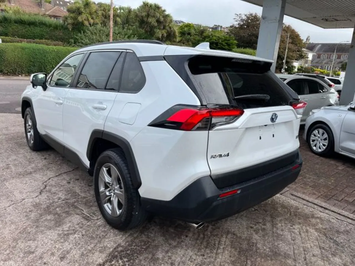 Toyota RAV4 SUV, Petrol Hybrid, 2023, White