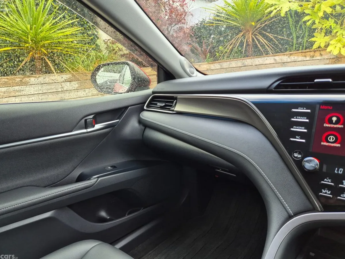 Toyota Camry Saloon, Petrol Hybrid, 2020, Red