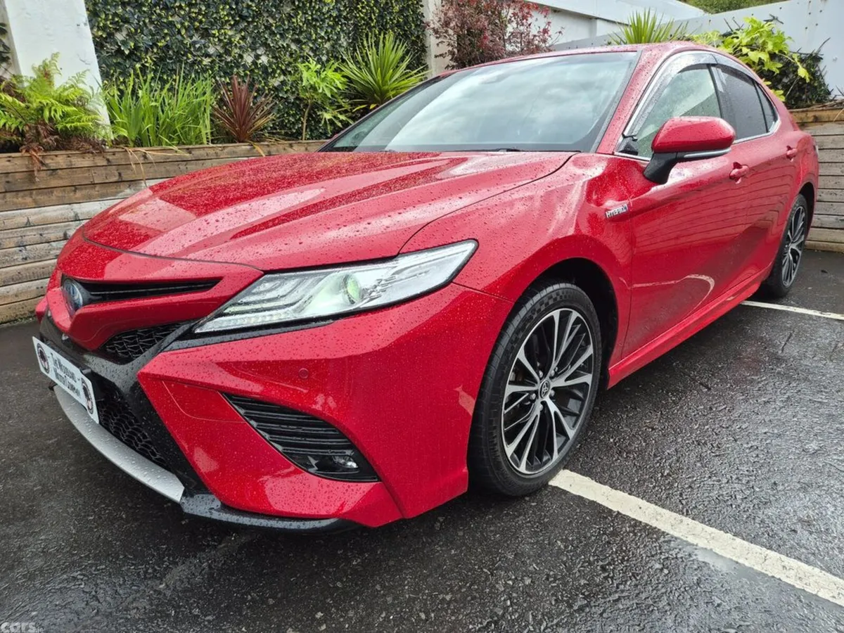 Toyota Camry Saloon, Petrol Hybrid, 2020, Red