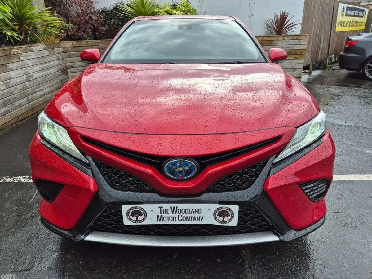 Toyota Camry Saloon, Petrol Hybrid, 2020, Red