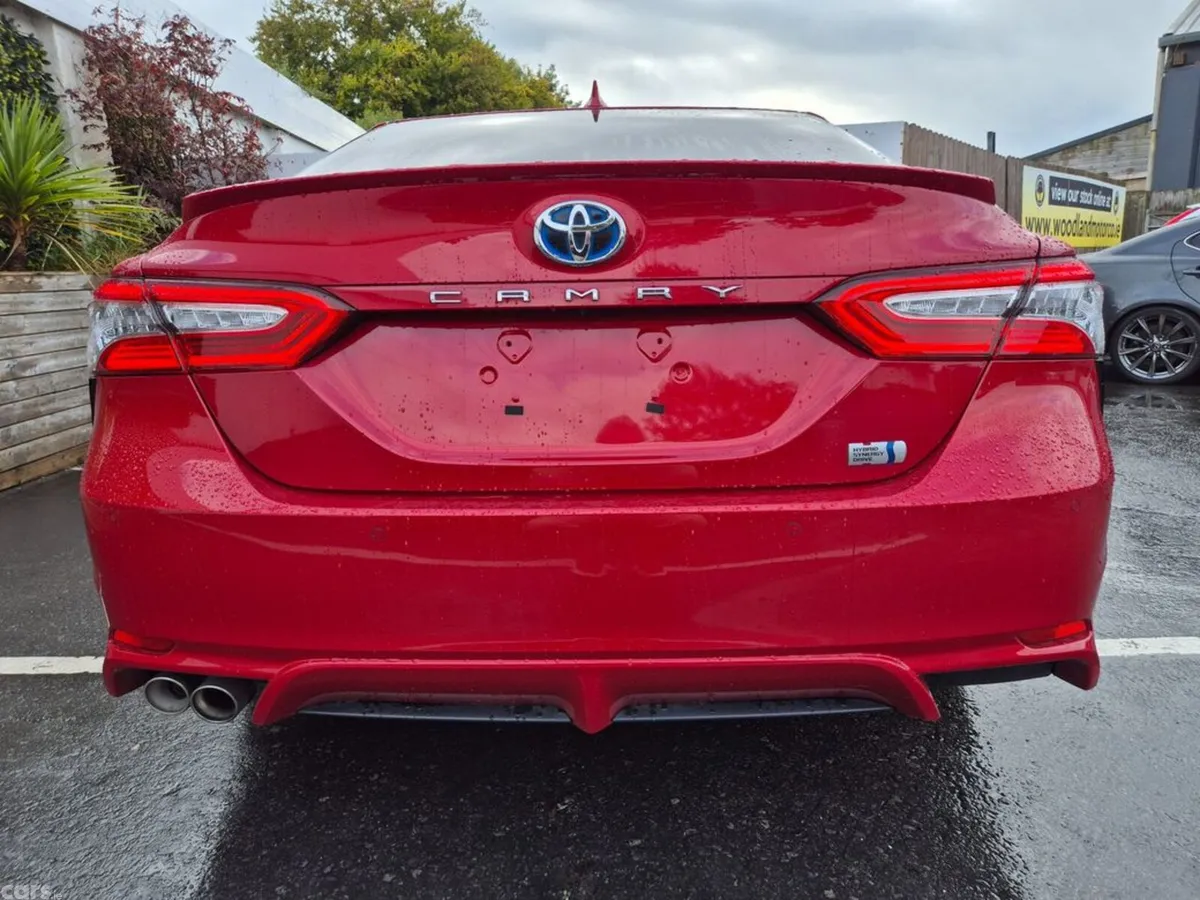 Toyota Camry Saloon, Petrol Hybrid, 2020, Red