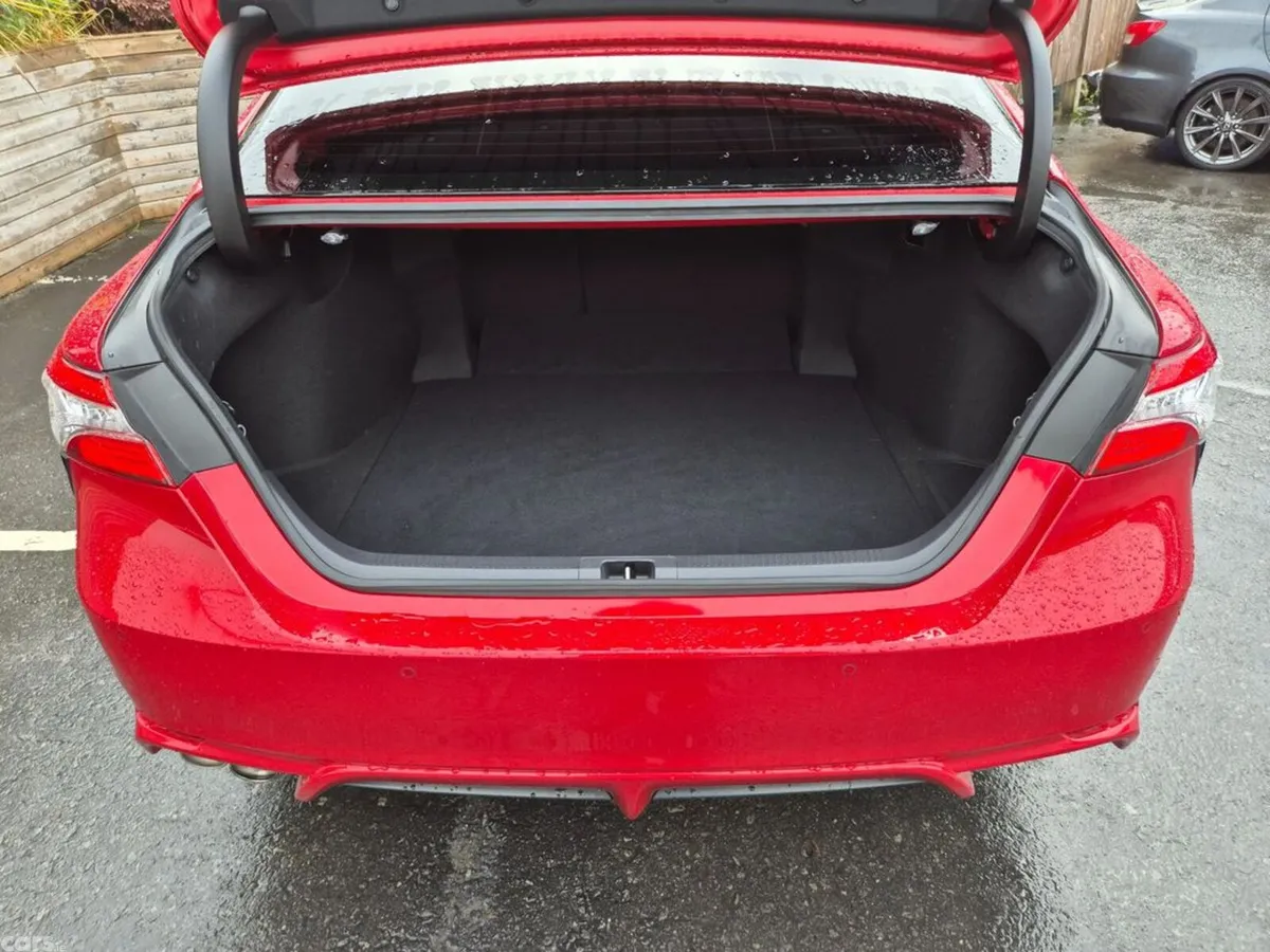 Toyota Camry Saloon, Petrol Hybrid, 2020, Red