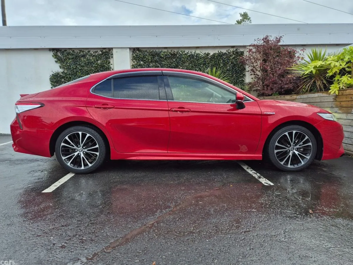 Toyota Camry Saloon, Petrol Hybrid, 2020, Red