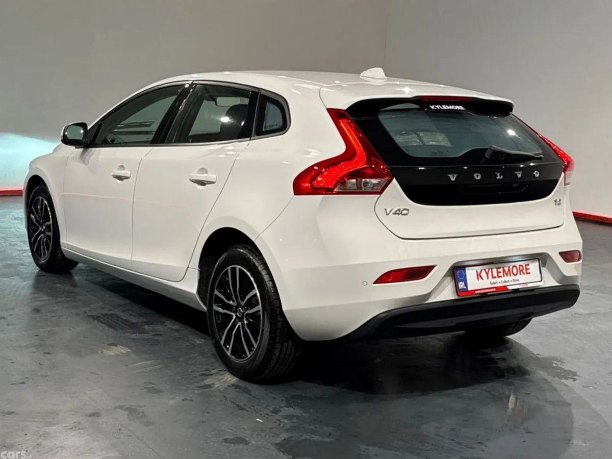 Volvo V40 Hatchback, Petrol, 2019, White