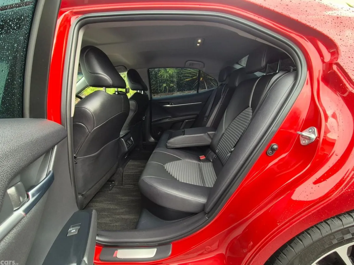 Toyota Camry Saloon, Petrol Hybrid, 2020, Red