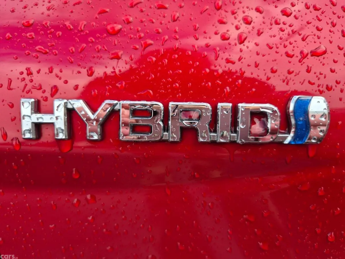 Toyota Camry Saloon, Petrol Hybrid, 2020, Red