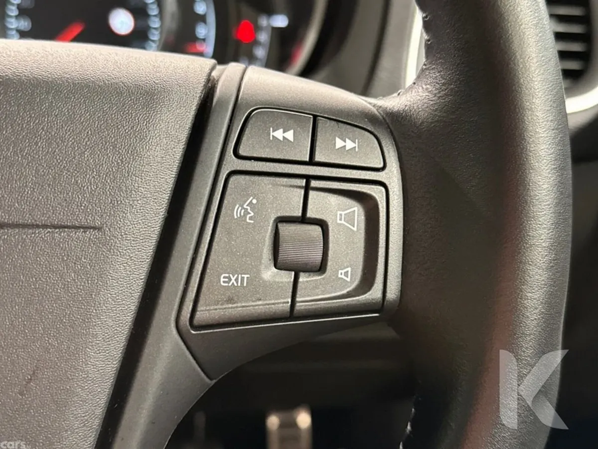 Volvo V40 Hatchback, Petrol, 2019, White
