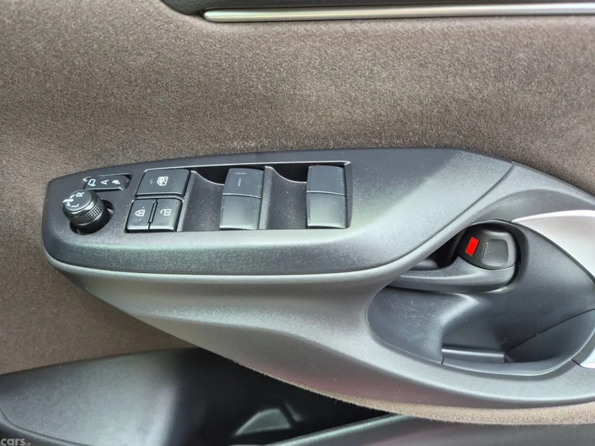 Toyota Yaris Cross SUV, Petrol Hybrid, 2022, Red