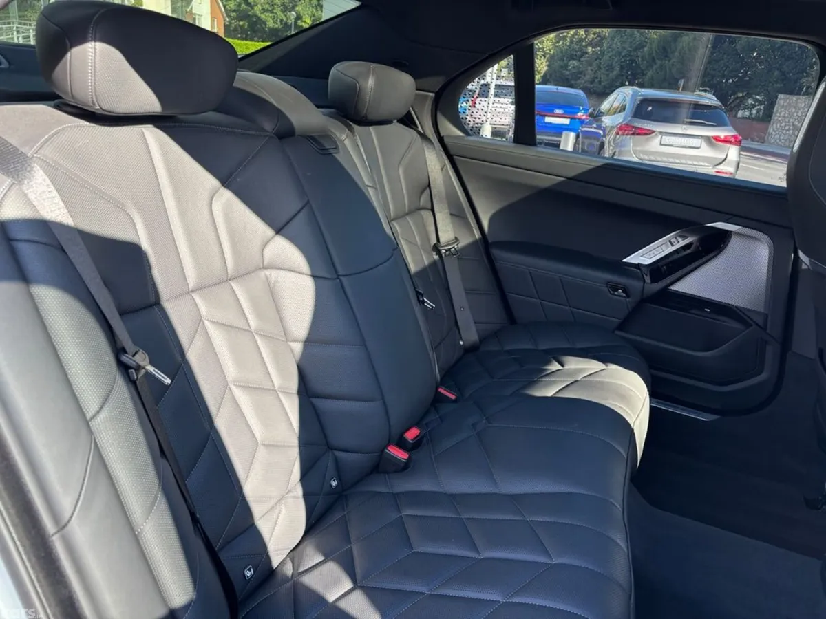 BMW i7 Saloon, Electric, 2024, Grey