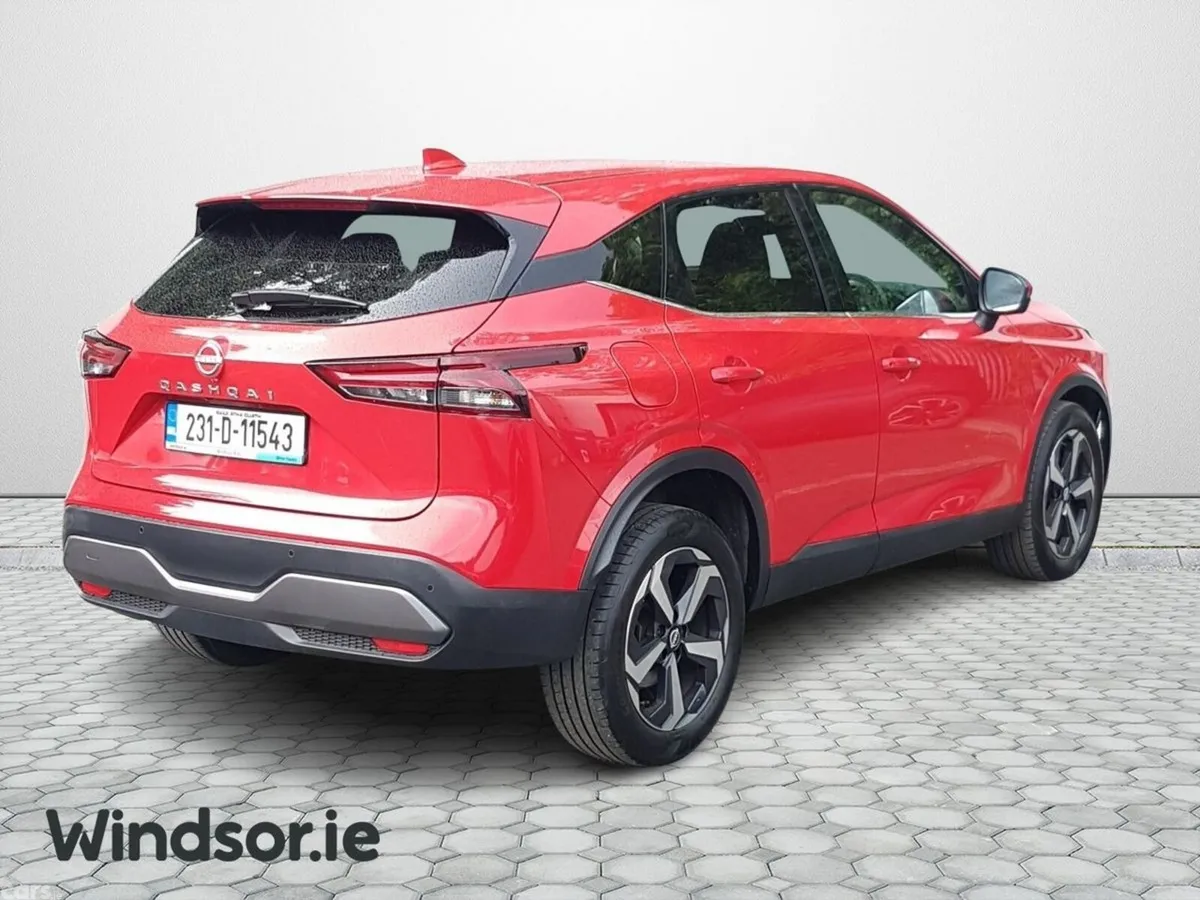 Nissan Qashqai MPV, Petrol, 2023, Red