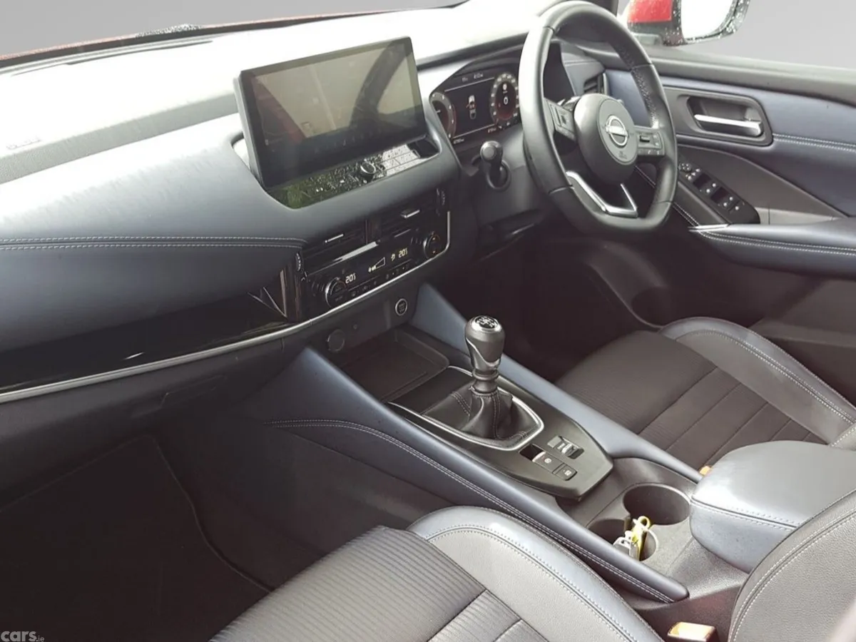 Nissan Qashqai MPV, Petrol, 2023, Red