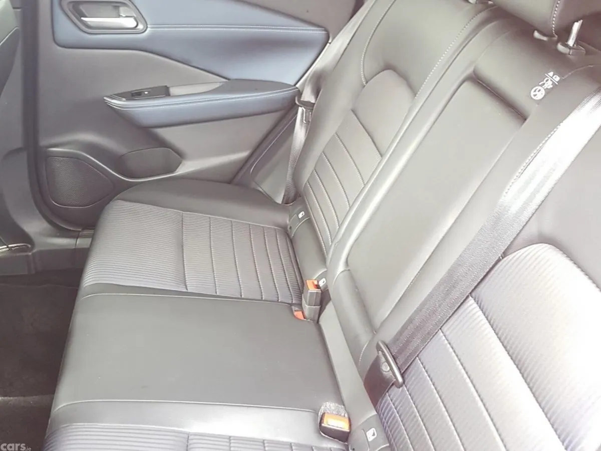 Nissan Qashqai MPV, Petrol, 2023, Red