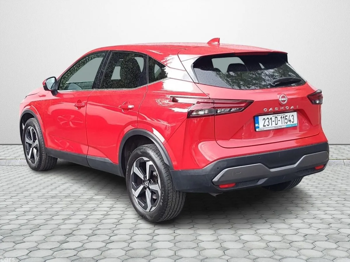 Nissan Qashqai MPV, Petrol, 2023, Red