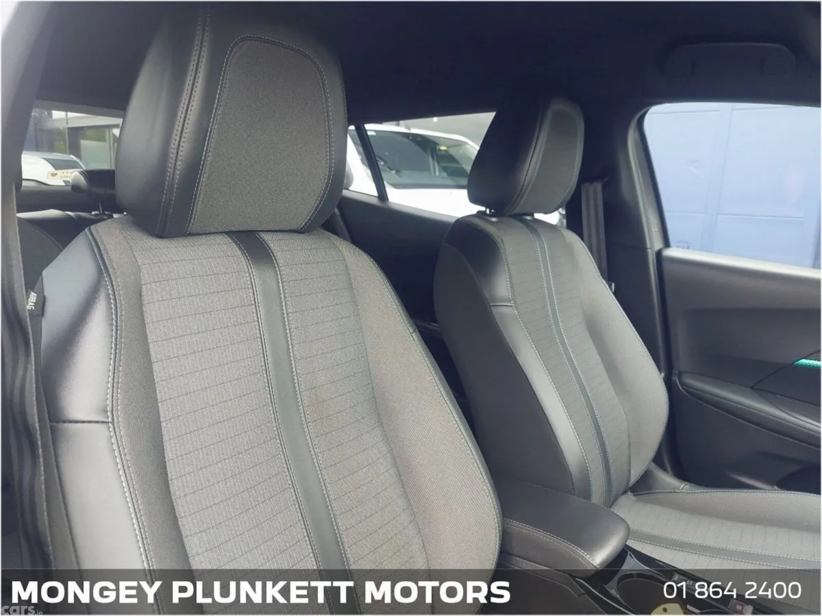 Peugeot 2008 MPV, Petrol, 2023, Grey
