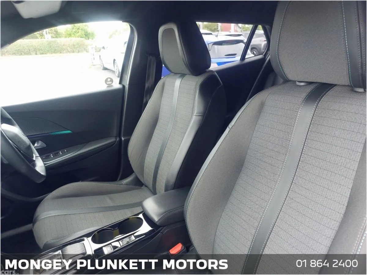 Peugeot 2008 MPV, Petrol, 2023, Grey