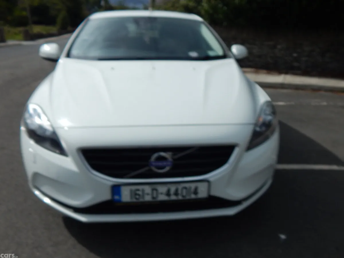 Volvo V40 Hatchback, Diesel, 2016, White