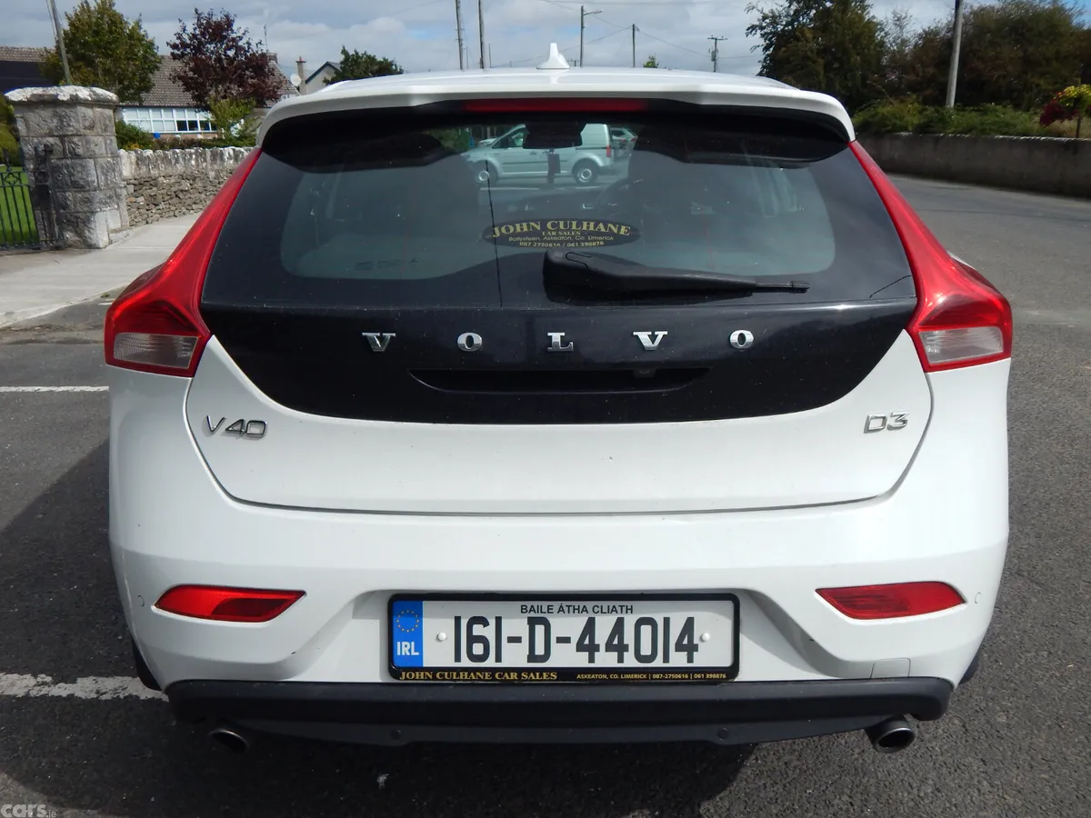 Volvo V40 Hatchback, Diesel, 2016, White