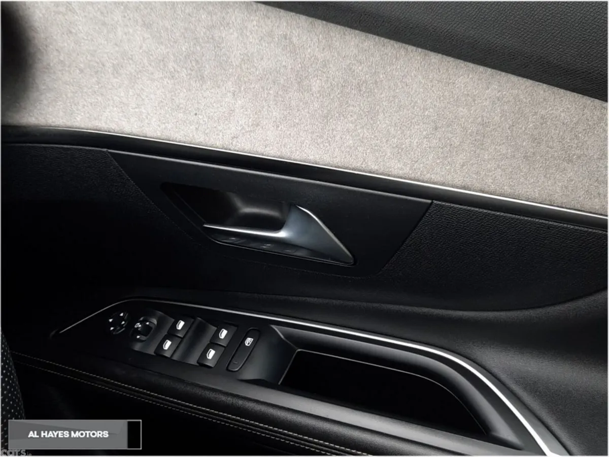 Peugeot 5008 MPV, Diesel, 2024, White