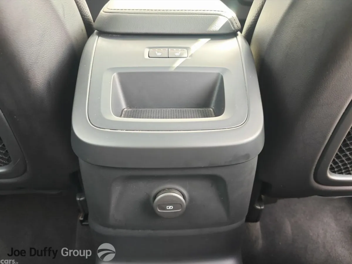 Volvo XC60 SUV, Petrol Hybrid, 2024, Red