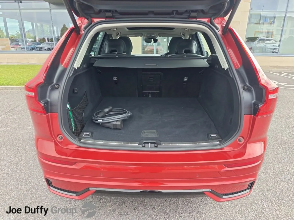 Volvo XC60 SUV, Petrol Hybrid, 2024, Red