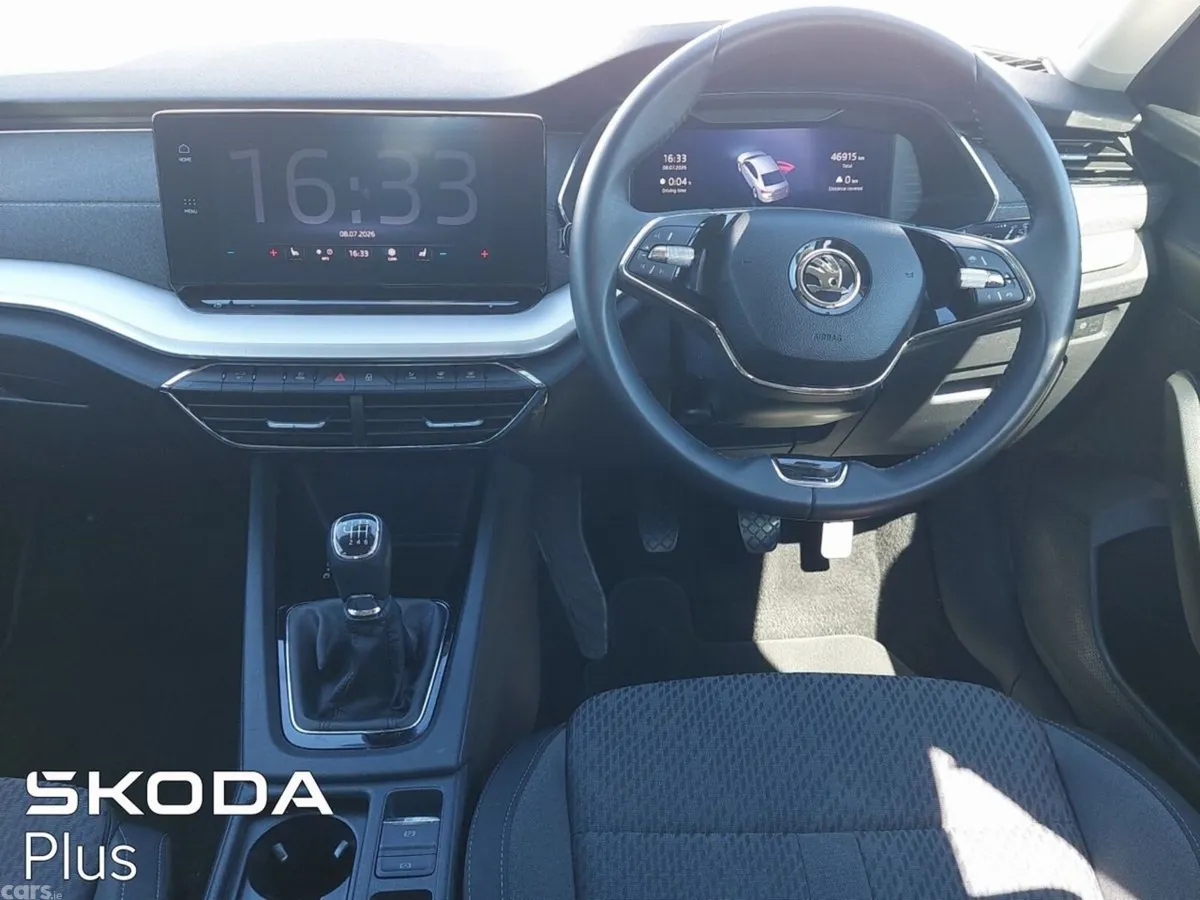 Skoda Octavia Saloon, Petrol, 2024, Blue