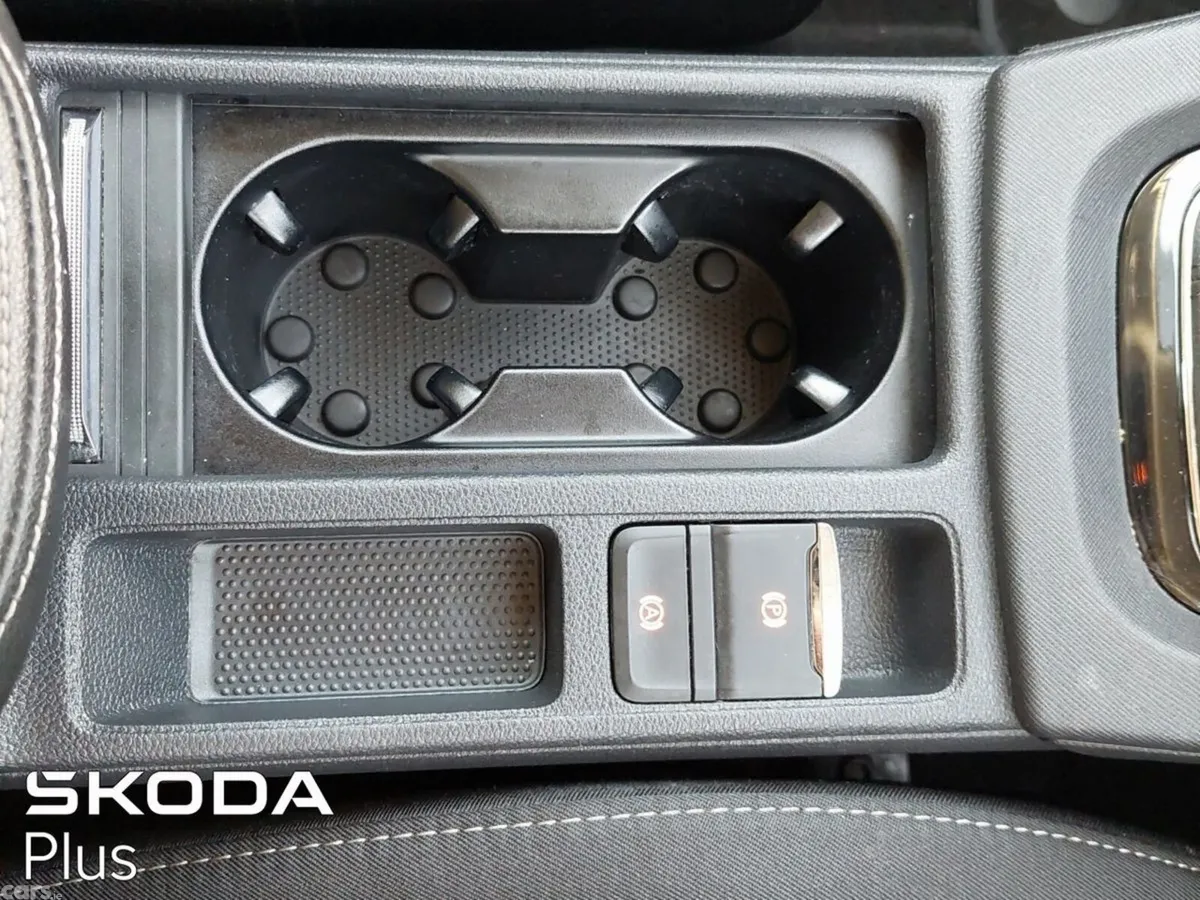 Skoda Octavia Saloon, Petrol, 2024, Blue