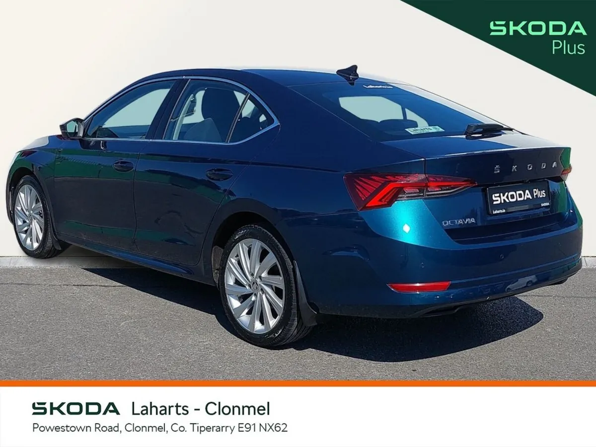 Skoda Octavia Saloon, Petrol, 2024, Blue