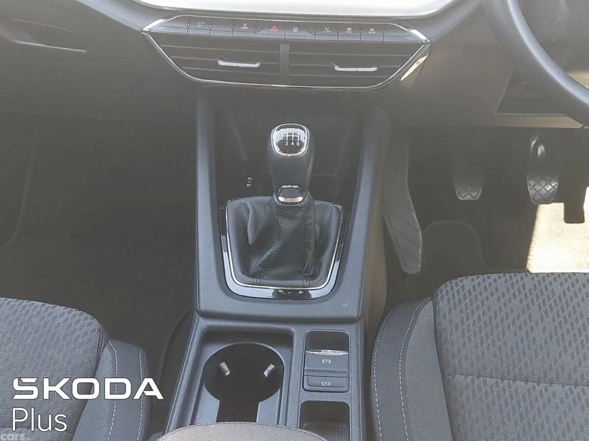 Skoda Octavia Saloon, Petrol, 2024, Blue