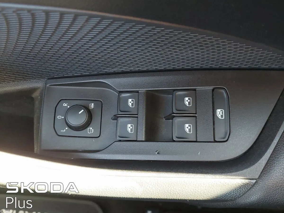 Skoda Octavia Saloon, Petrol, 2024, Blue