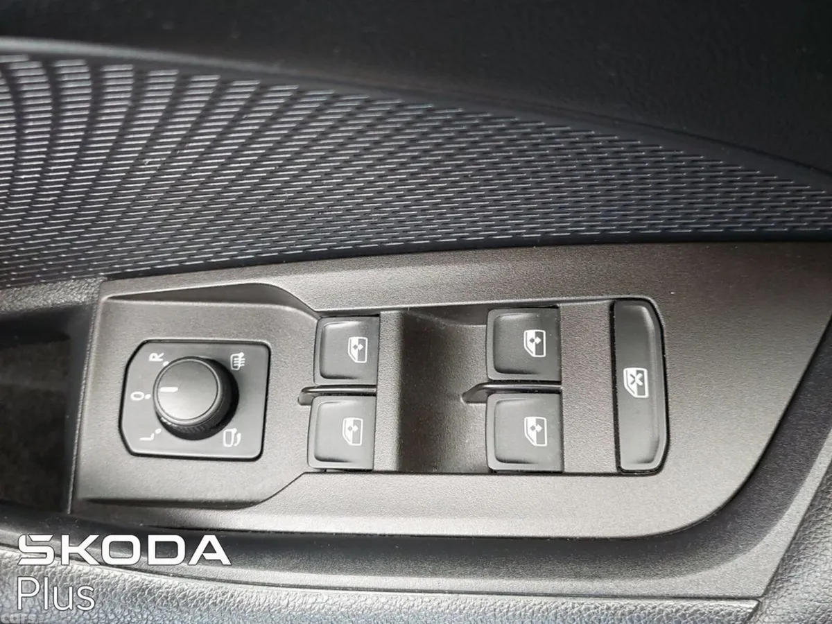 Skoda Octavia Saloon, Petrol, 2024, Blue