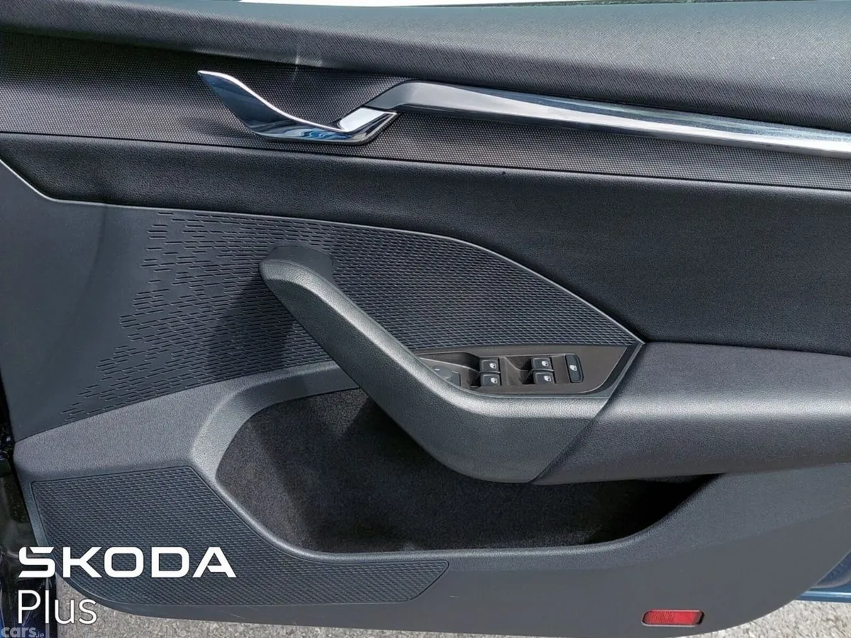 Skoda Octavia Saloon, Petrol, 2024, Blue