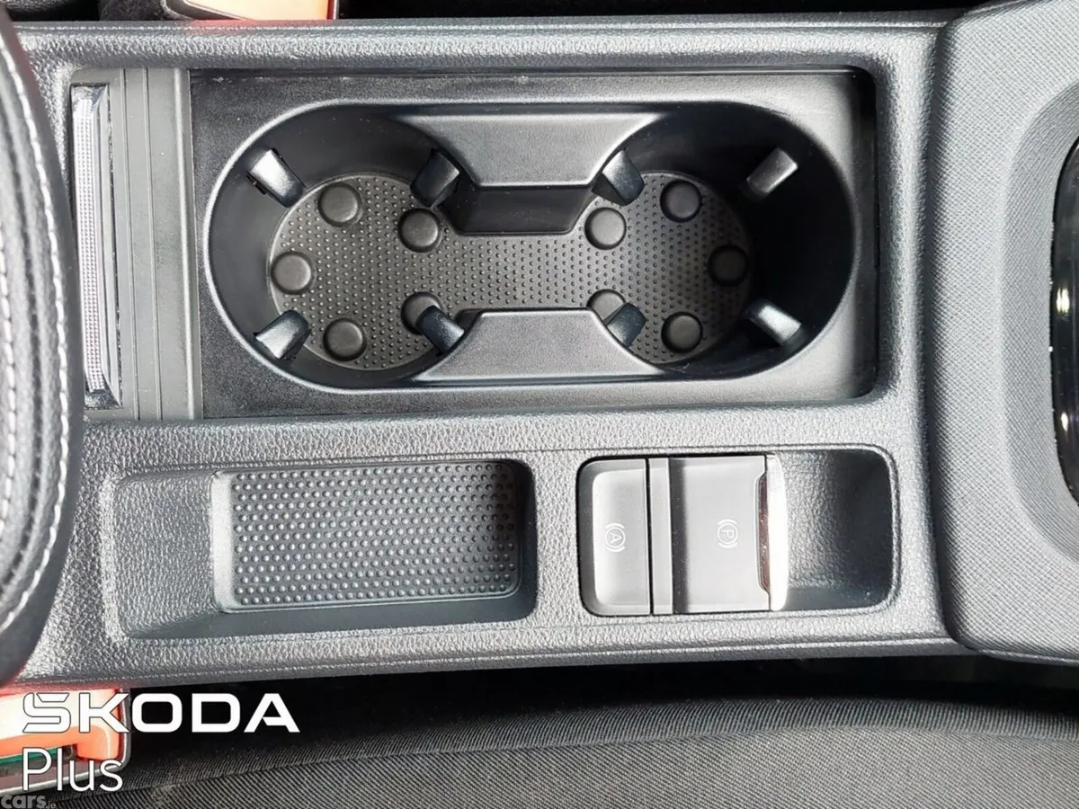 Skoda Octavia Saloon, Petrol, 2024, Blue