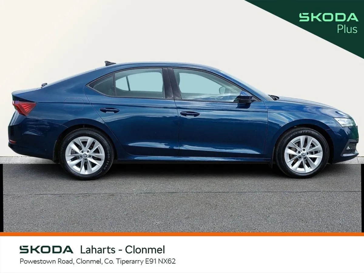 Skoda Octavia Saloon, Petrol, 2024, Blue