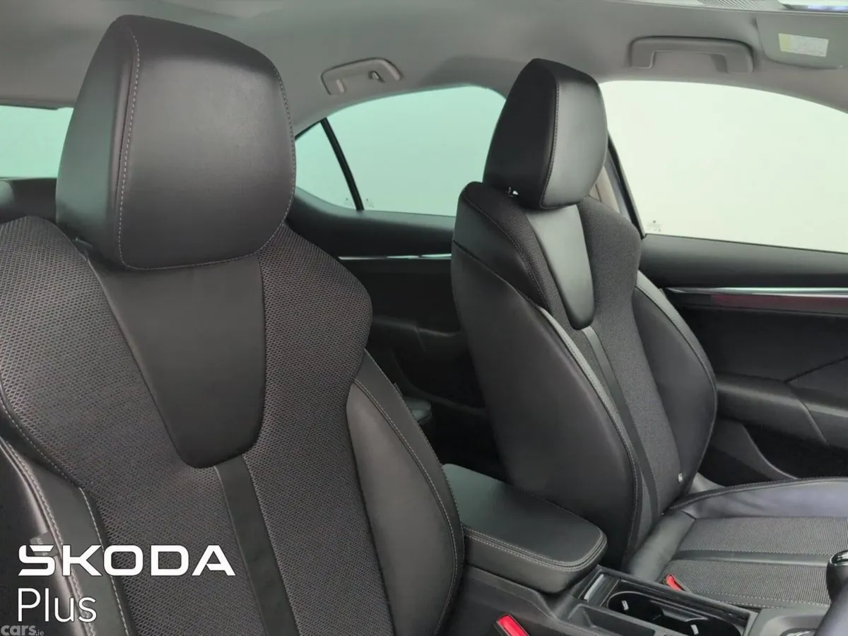 Skoda Octavia Saloon, Diesel, 2023, Grey