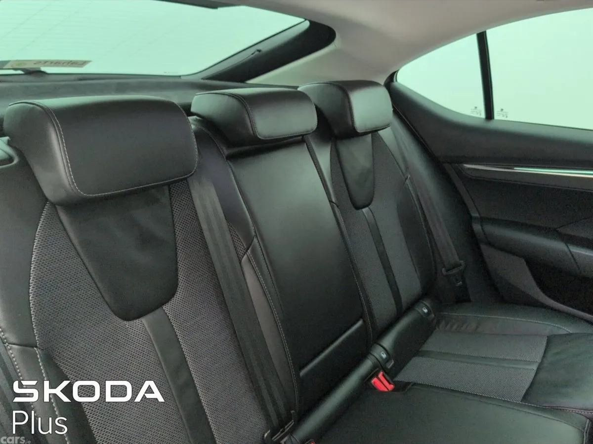 Skoda Octavia Saloon, Diesel, 2023, Grey