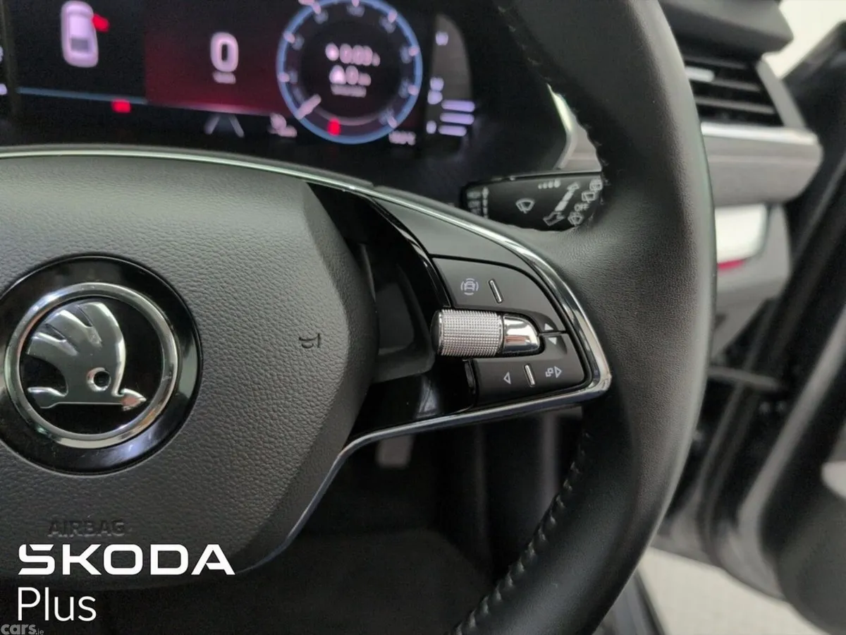 Skoda Octavia Saloon, Diesel, 2023, Grey