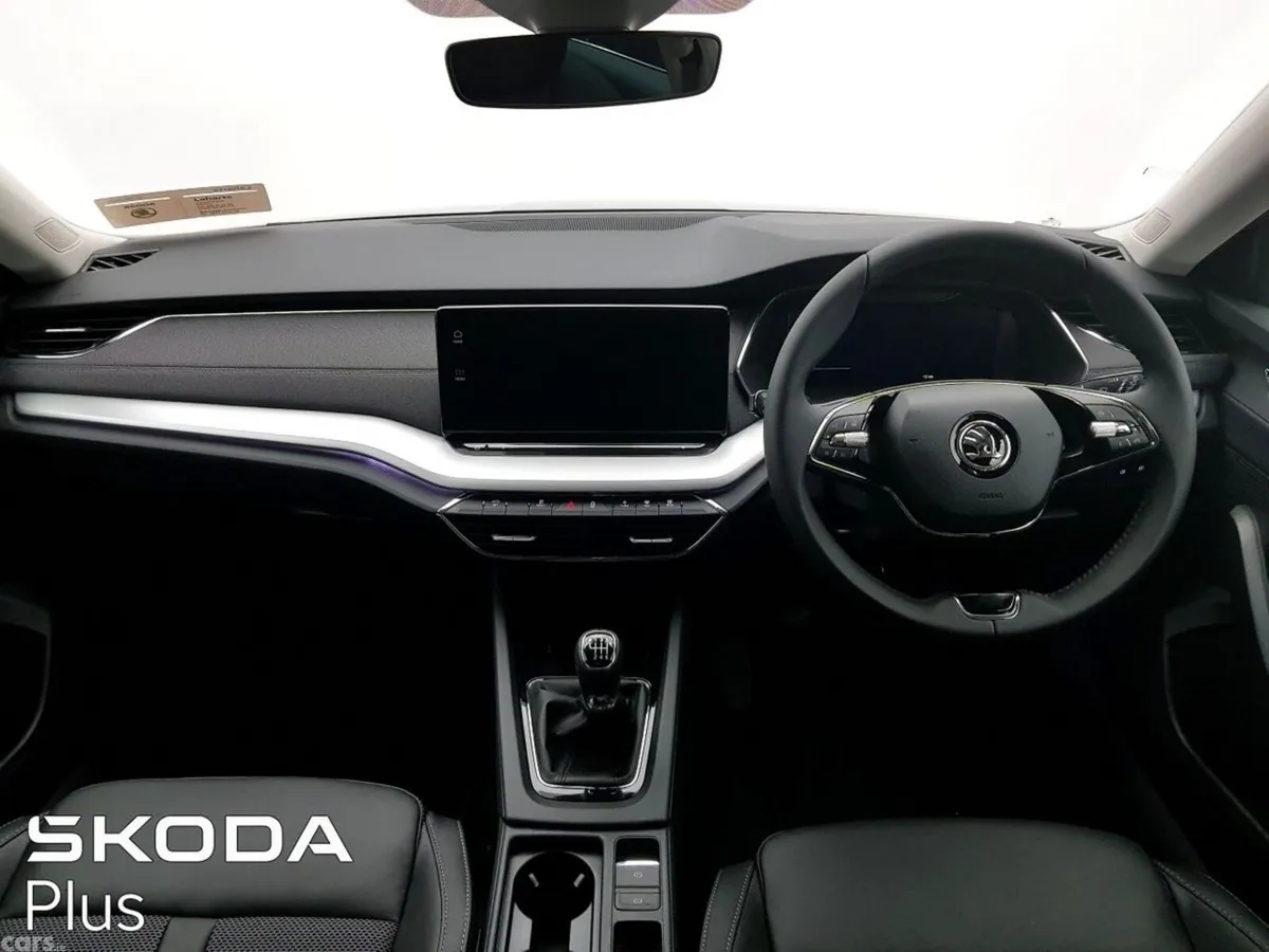 Skoda Octavia Saloon, Diesel, 2023, Grey