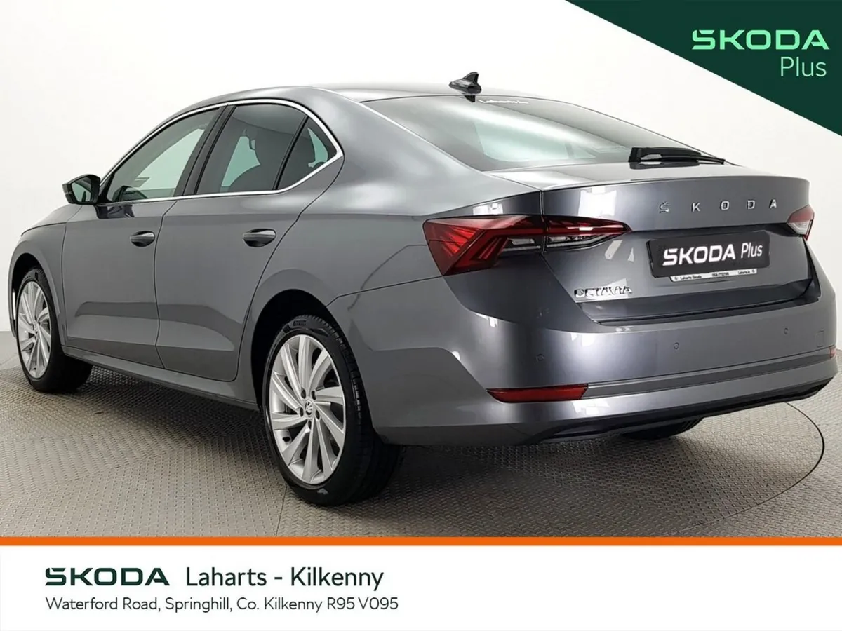 Skoda Octavia Saloon, Diesel, 2023, Grey