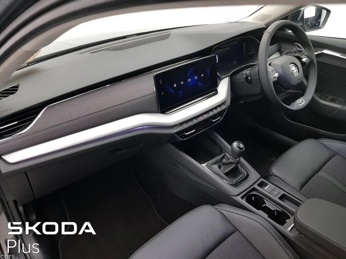 Skoda Octavia Saloon, Diesel, 2023, Grey