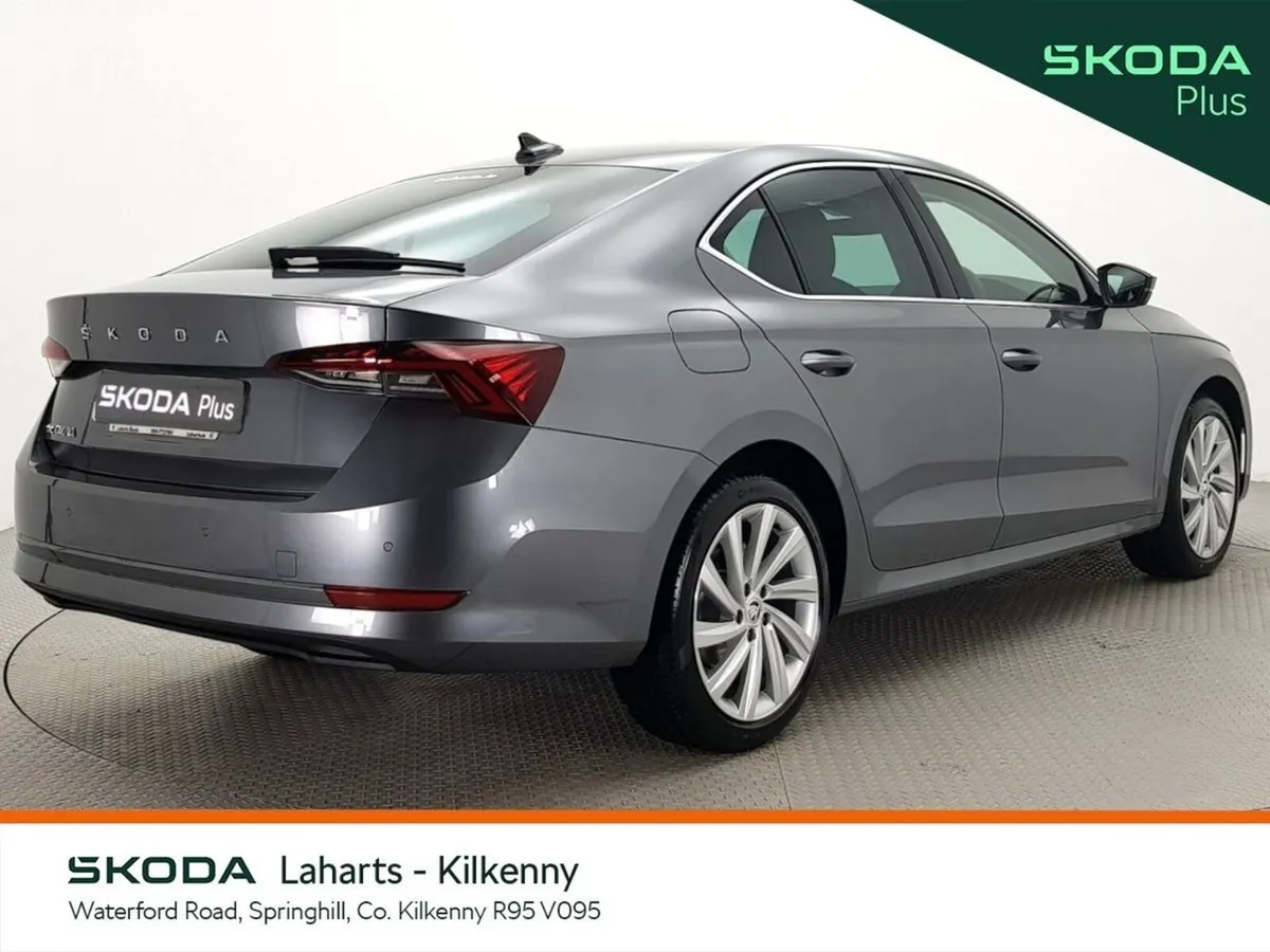 Skoda Octavia Saloon, Diesel, 2023, Grey