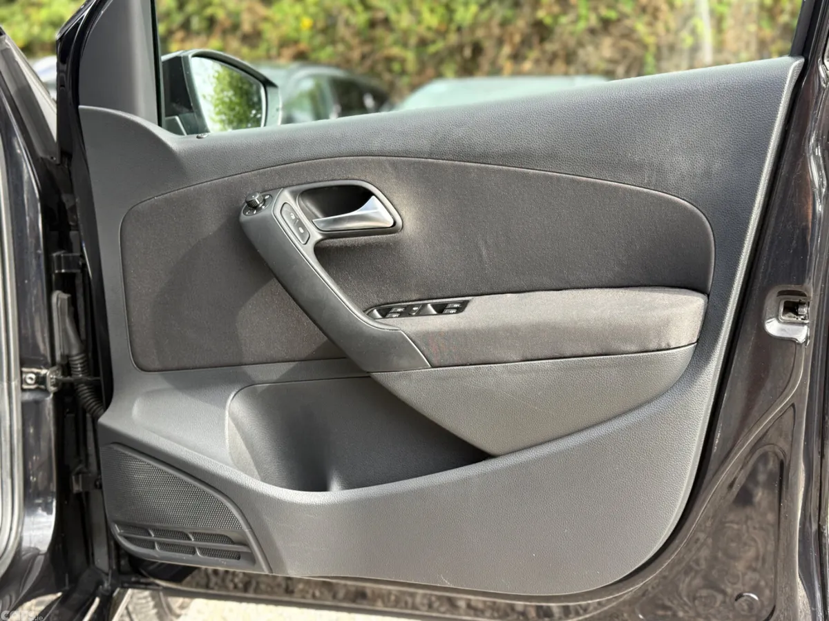 Volkswagen Polo Hatchback, Petrol, 2013, Black
