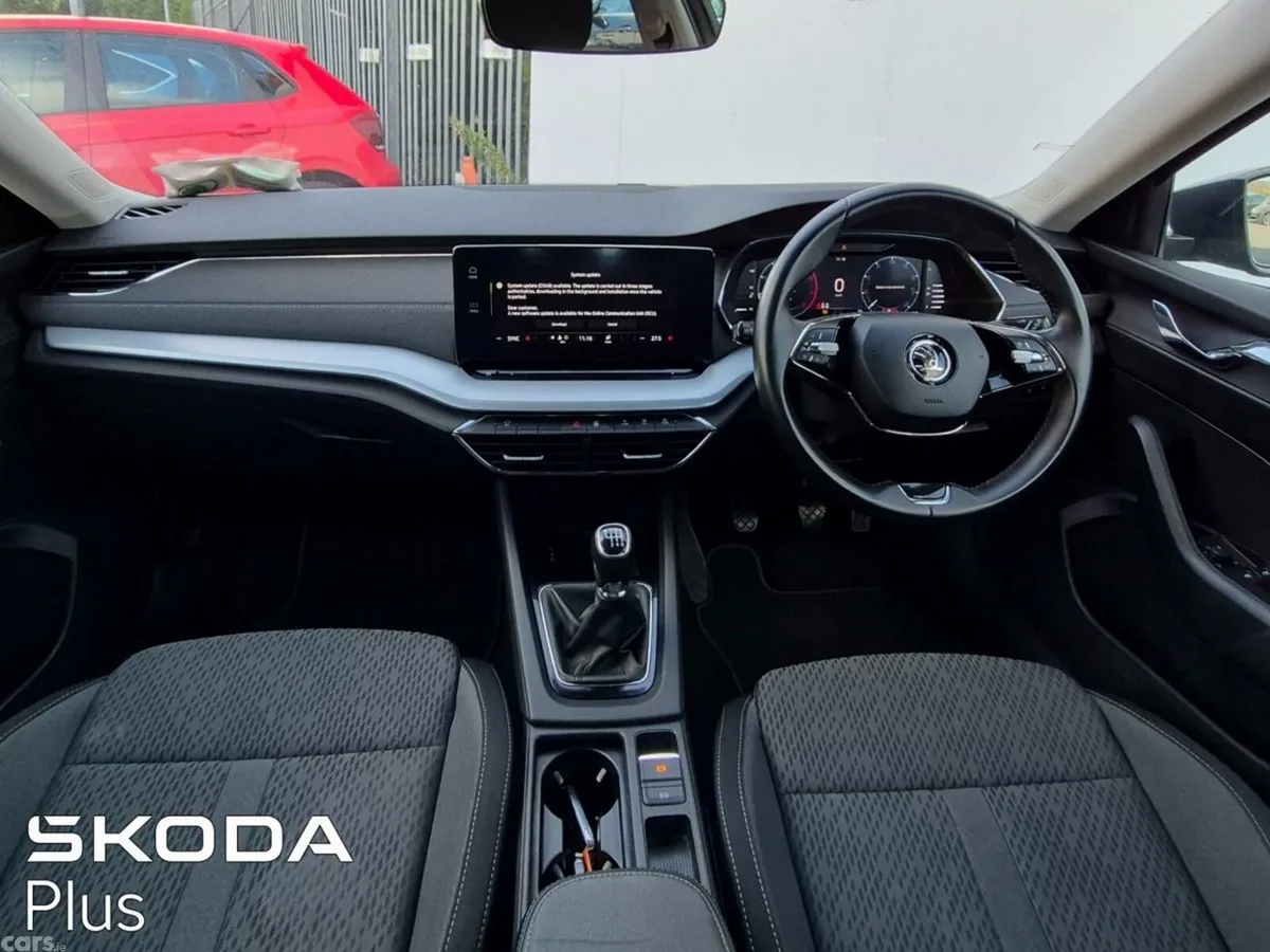 Skoda Octavia Saloon, Diesel, 2022, Grey