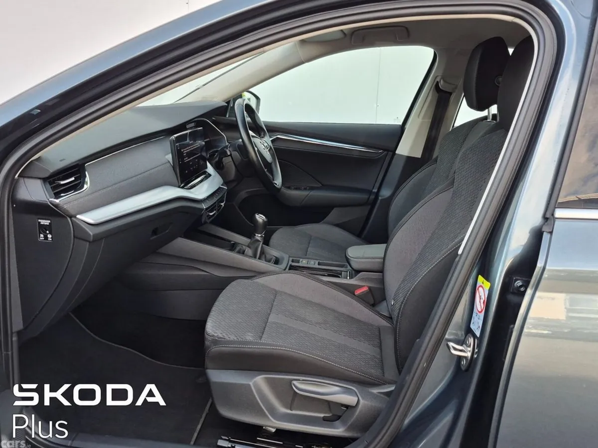 Skoda Octavia Saloon, Diesel, 2022, Grey