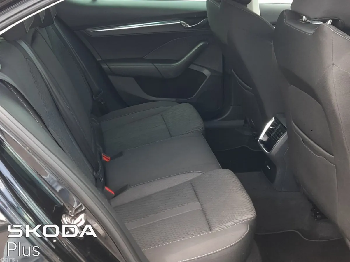Skoda Octavia Saloon, Petrol, 2023, Black